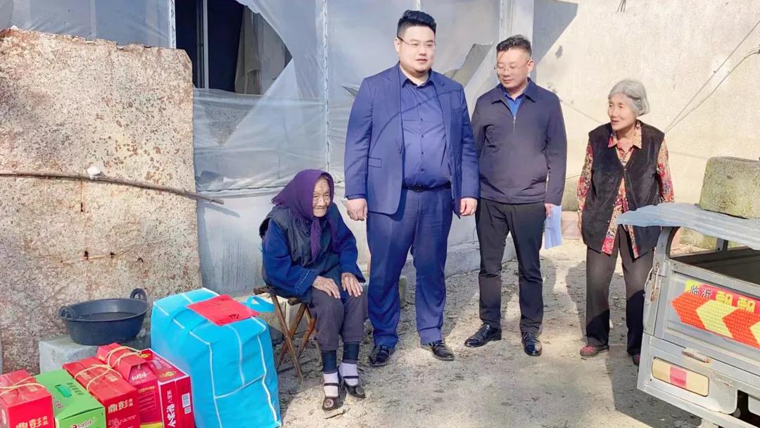 夕陽無限好，敬老情更濃——東岳機(jī)械走訪百歲老人